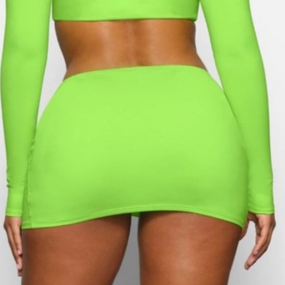 ☘️SKIMS RECYCLED SWIM RUCHED MINI SKIRT COVERUP IN NEON GREEN SIZE 4X - Picture 4 of 6